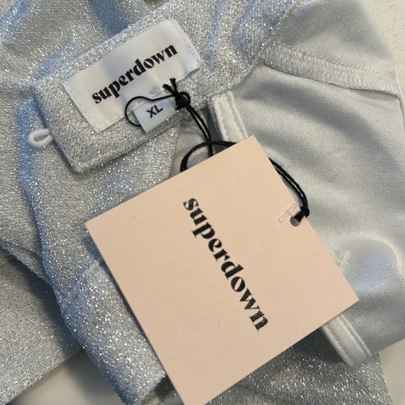 NEW superdown REVOLVE Sophie Metallic Silver Open Back Crop Top Size XL - Picture 7 of 9